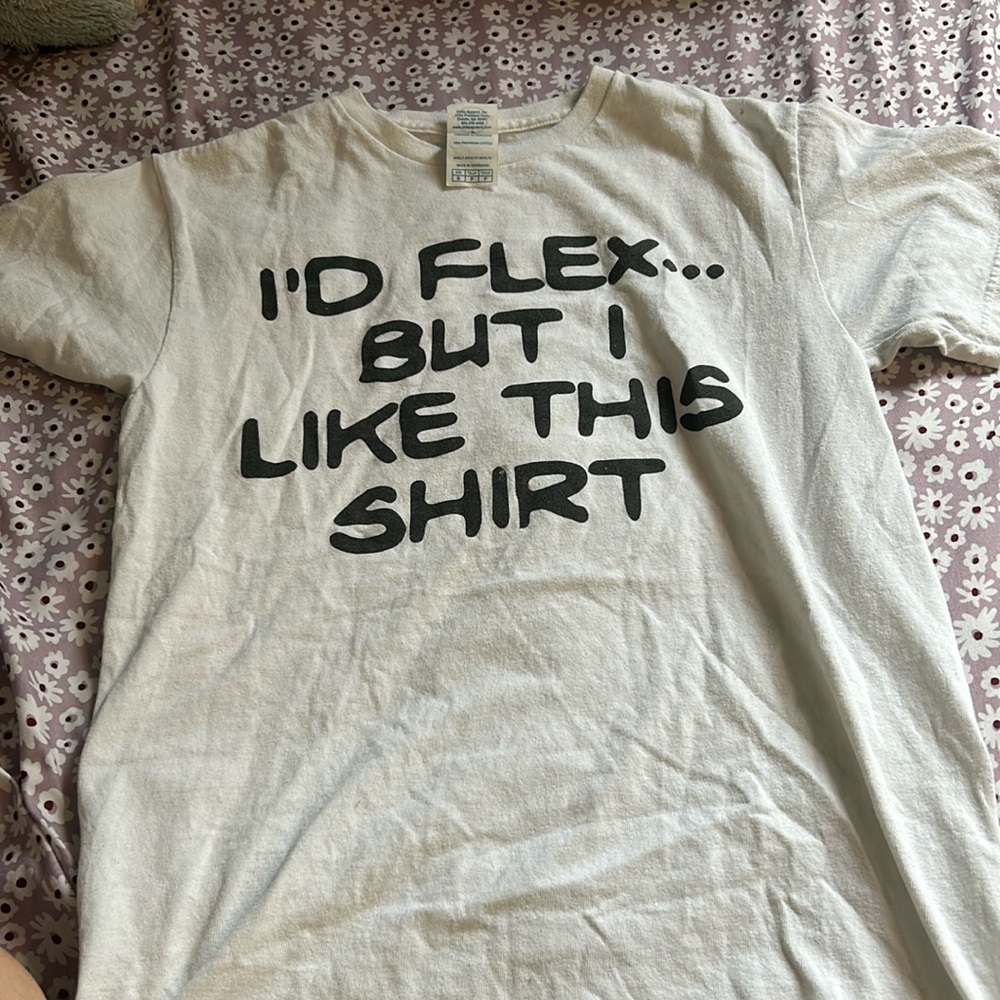 Men’s white small tee shirt.